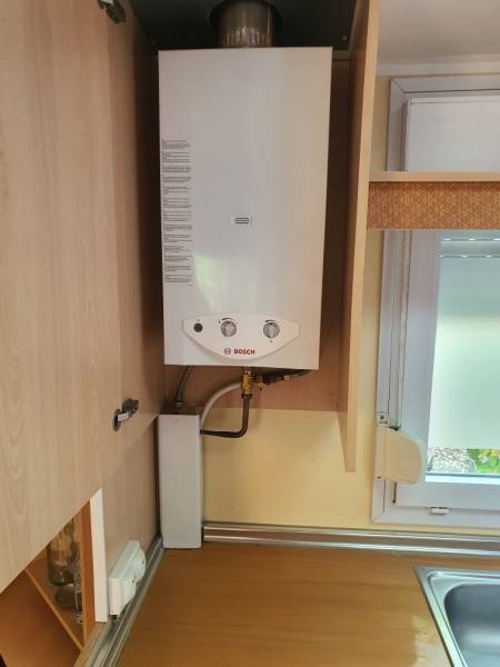 Installation d’un chauffe-bain en conformité avec les normes gaz à Sanguinet